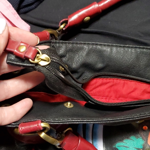 Gorgeous broken hearted leather bag - Picture 6 of 12